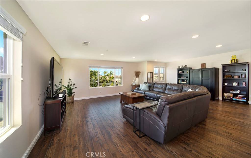 Oceanside, CA 92057,5572 Thoroughbred ST
