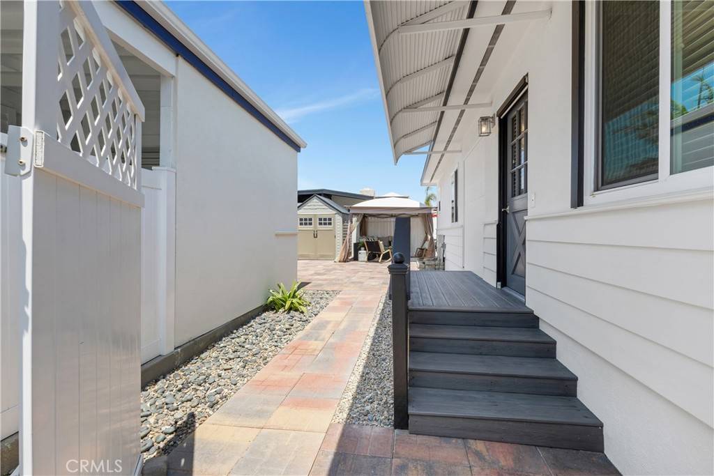 Newport Beach, CA 92660,94 Yorktown