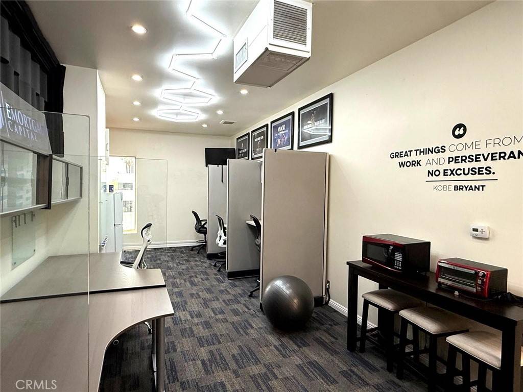Santa Ana, CA 92705,1820 E Garry AVE #204C
