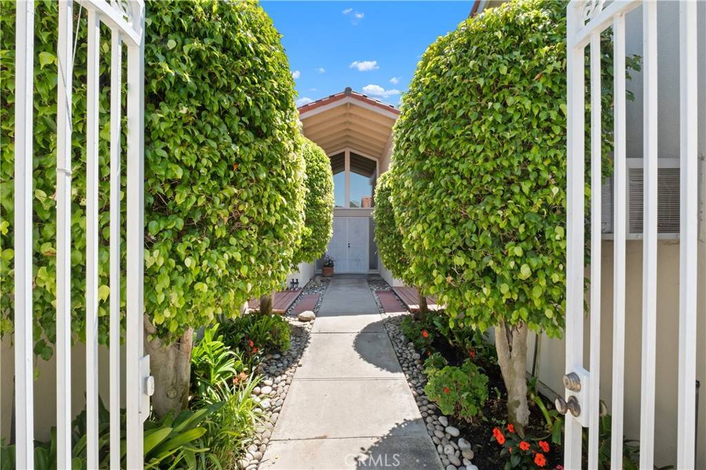 Irvine, CA 92612,16 Gillman ST