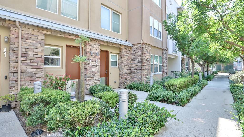 Santa Ana, CA 92705,253 E Jeanette LN