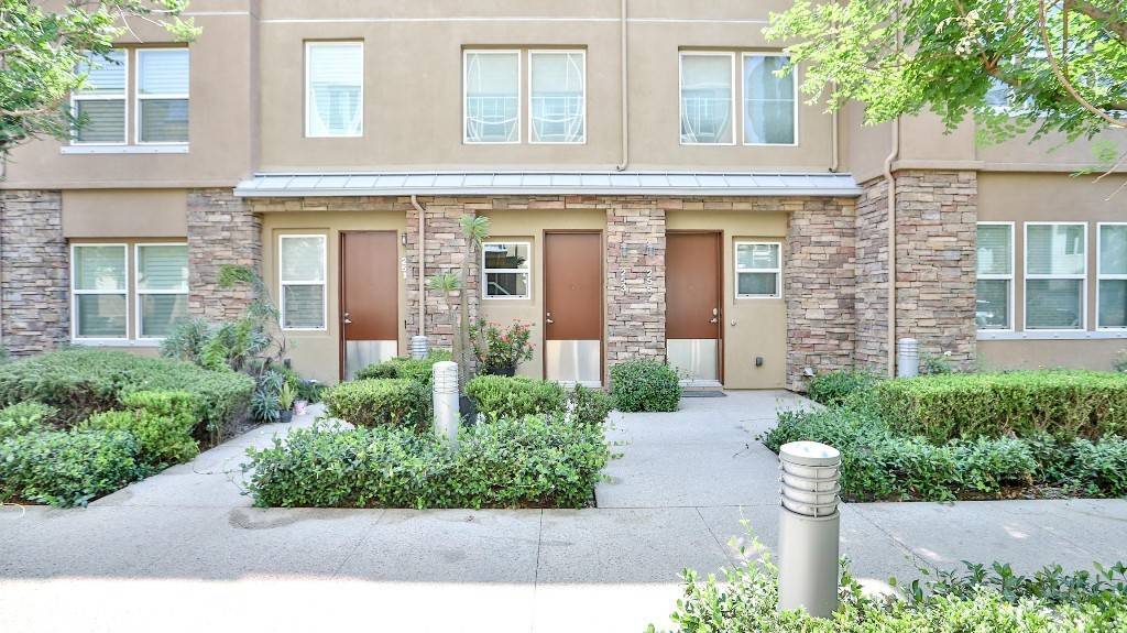 Santa Ana, CA 92705,253 E Jeanette Ln