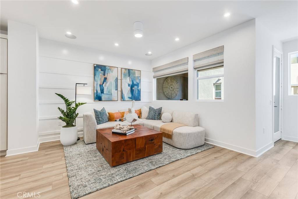 Santa Ana, CA 92705,633 S Lyon ST