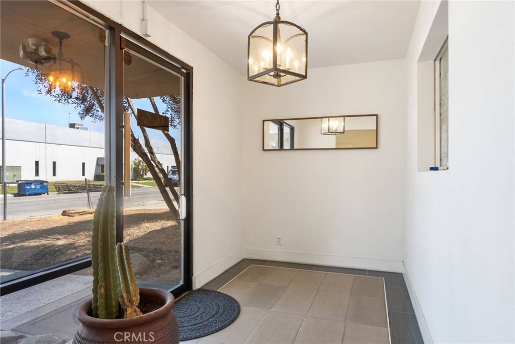 Huntington Beach, CA 92649,15591 Container LN