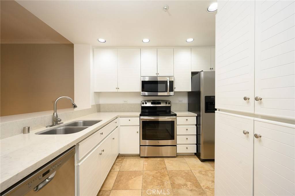 Irvine, CA 92612,2243 Martin #107
