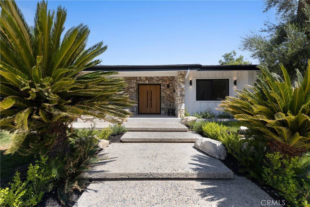 Woodland Hills, CA 91367,24211 Caris ST