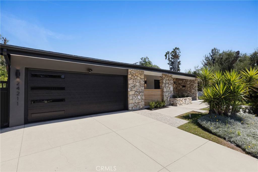 Woodland Hills, CA 91367,24211 Caris ST