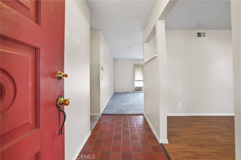 Fountain Valley, CA 92708,10460 Waxwing CIR