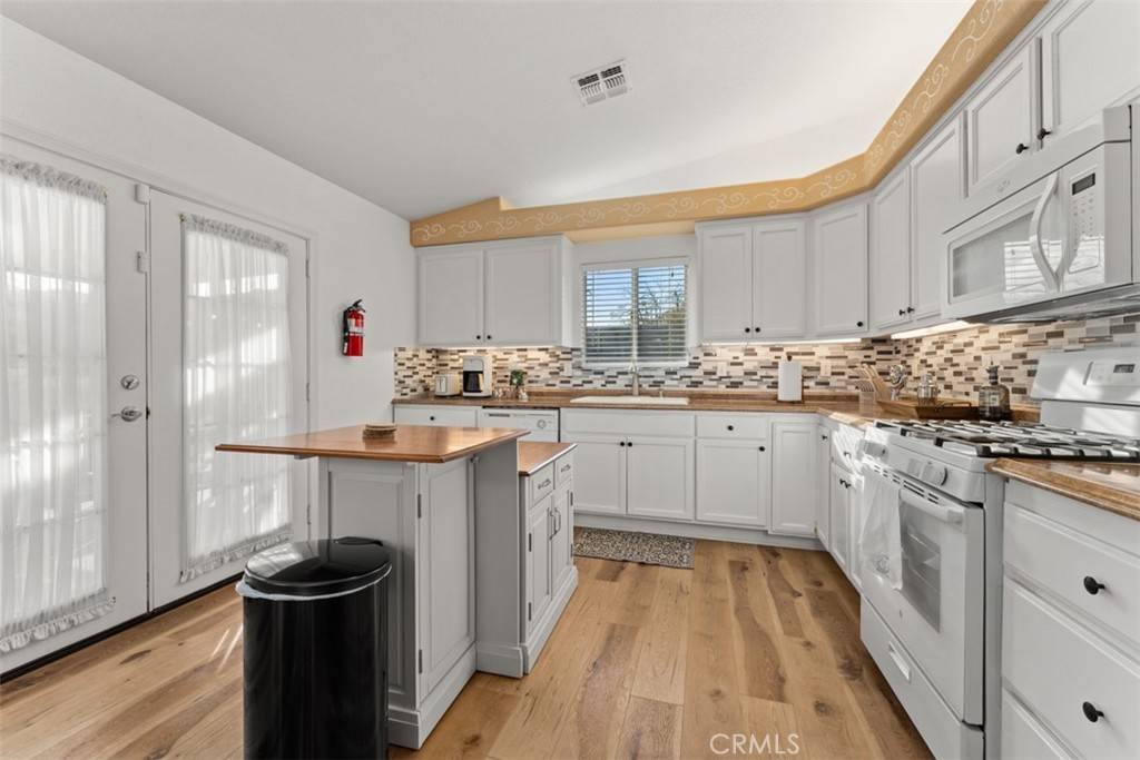 Joshua Tree, CA 92252,60205 Latham Trl