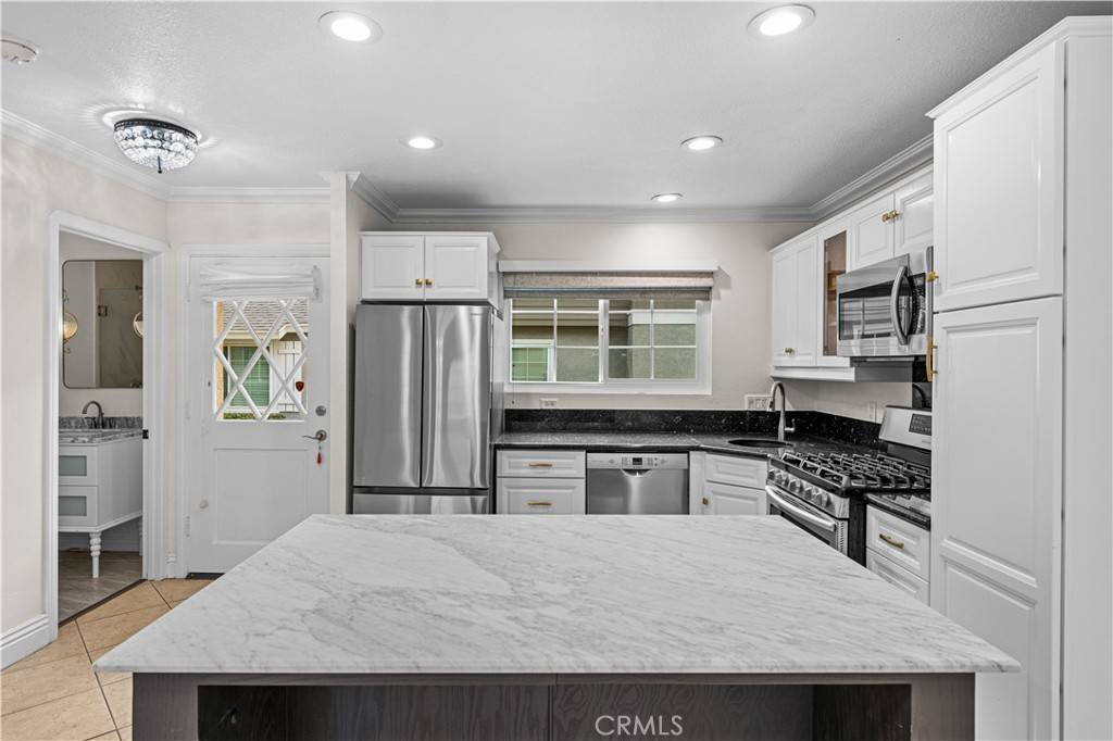 Irvine, CA 92614,21 Greenbough #124