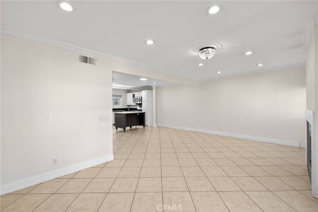 Irvine, CA 92614,21 Greenbough #124