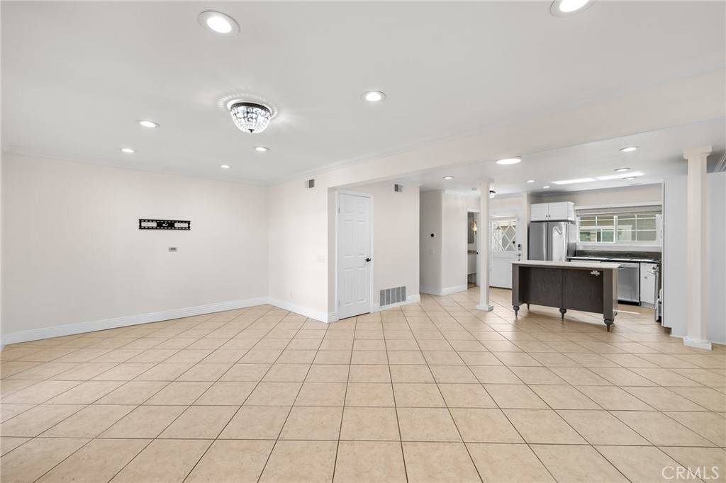 Irvine, CA 92614,21 Greenbough #124