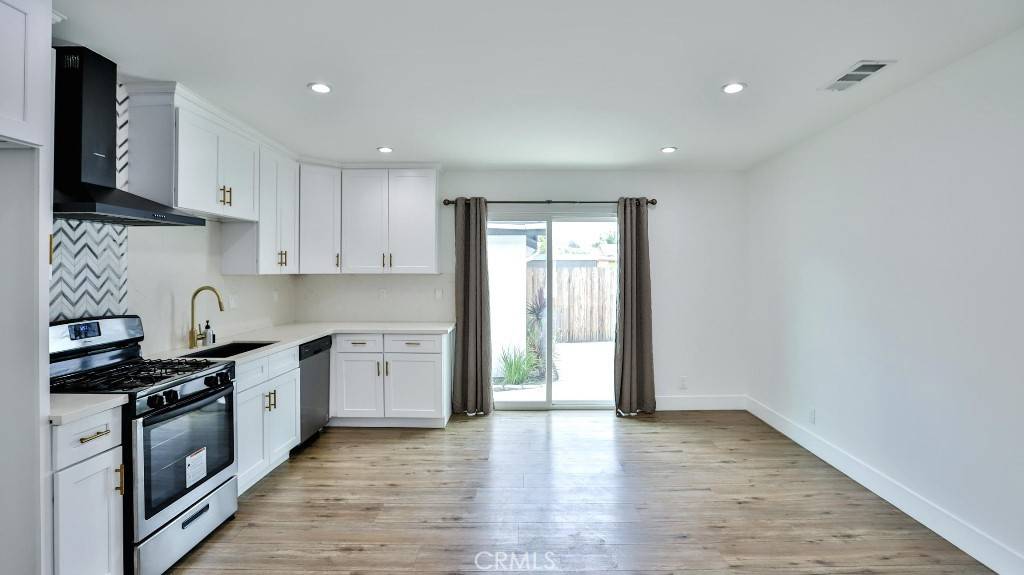 North Hollywood, CA 91605,11445 Saticoy ST