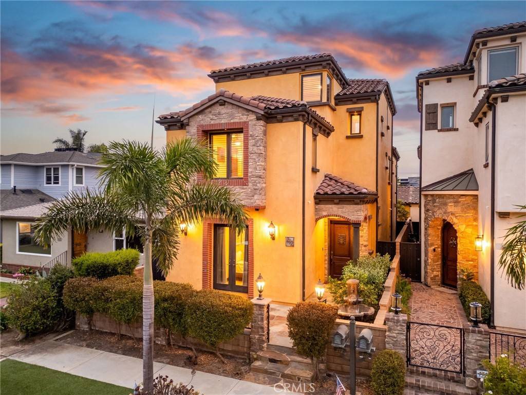 Huntington Beach, CA 92648,212 Baltimore AVE