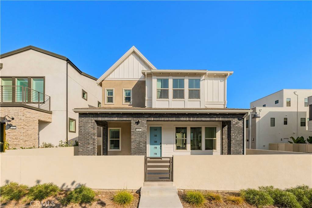 Irvine, CA 92618,125 Bosal
