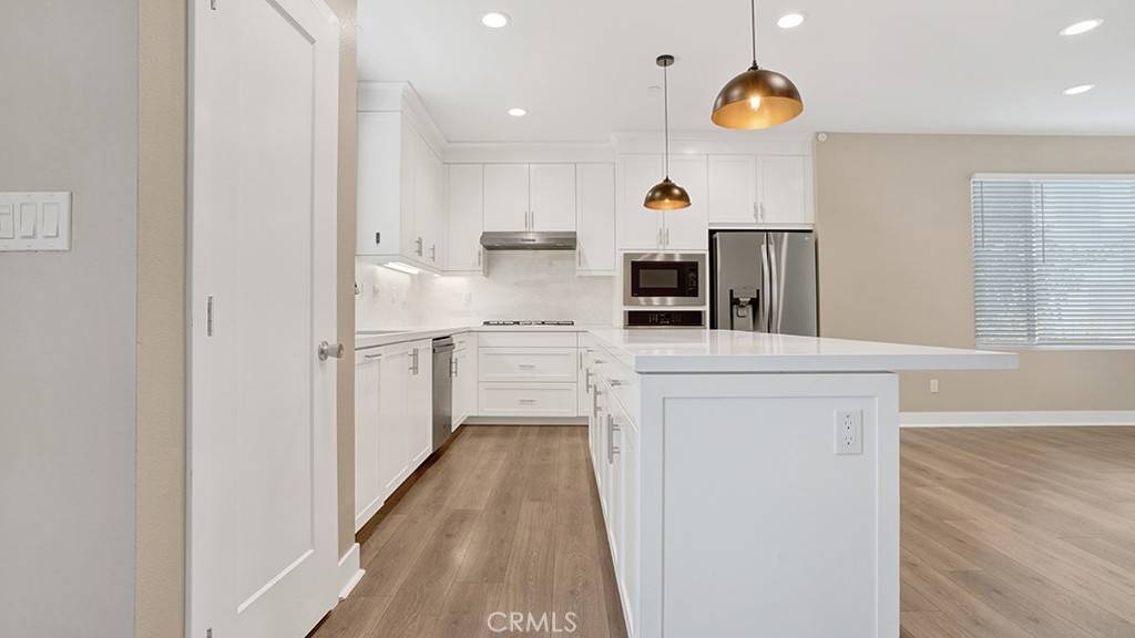 Irvine, CA 92618,165 Tenor