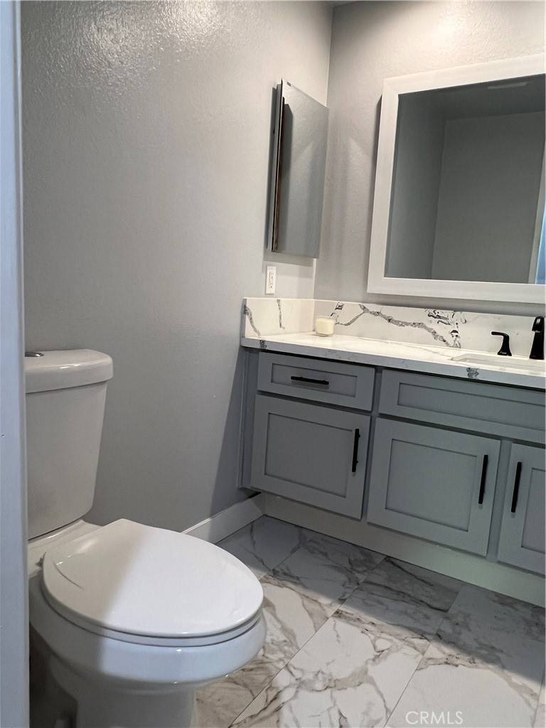 Costa Mesa, CA 92626,613 Lakeview LN #17