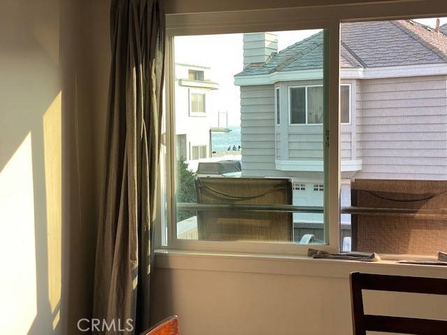 Newport Beach, CA 92663,4704 Seashore DR