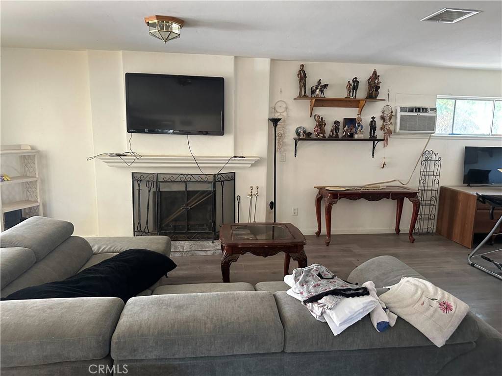 Corona, CA 92882,649 W Monterey RD
