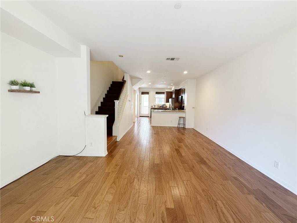 Irvine, CA 92606,424 Silk Tree