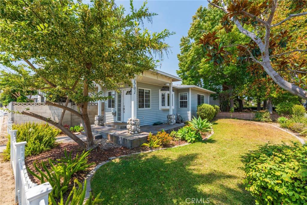 Huntington Beach, CA 92648,1701 Lake ST