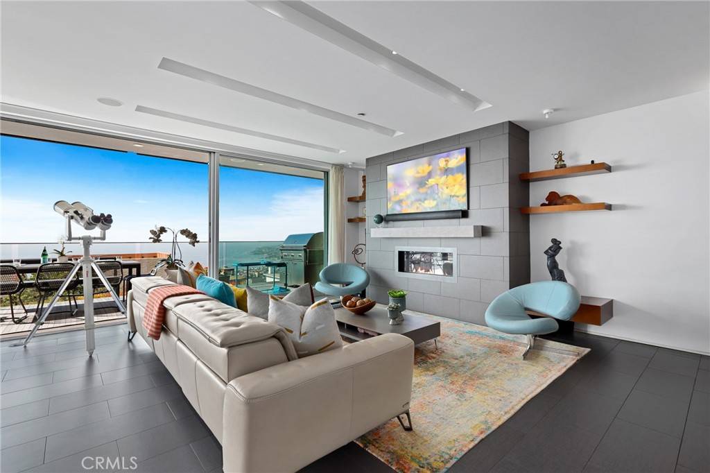 Laguna Beach, CA 92651,1088 Del Mar AVE