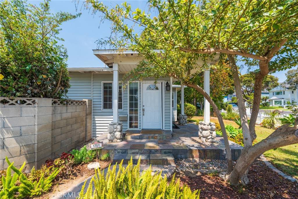 Huntington Beach, CA 92648,1701 Lake ST