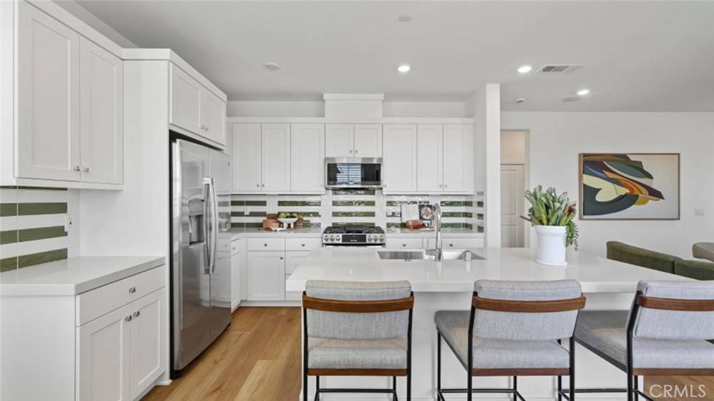 Irvine, CA 92618,462 Lobata