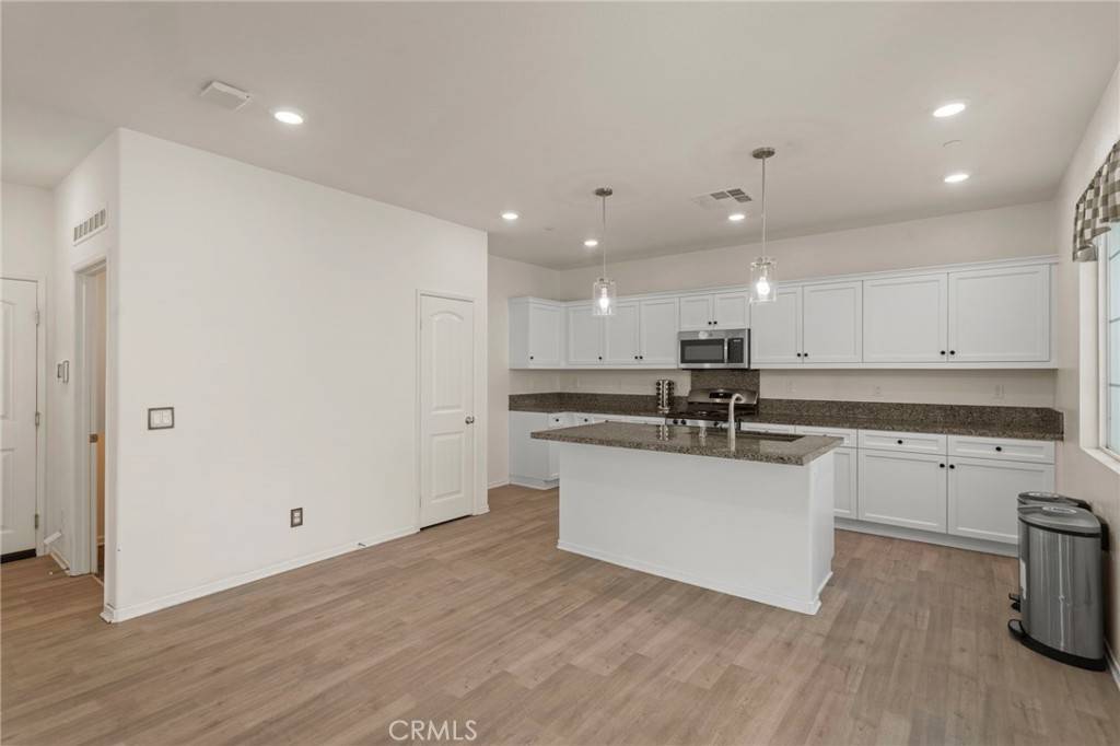 Fontana, CA 92336,16262 Valley Oak LN