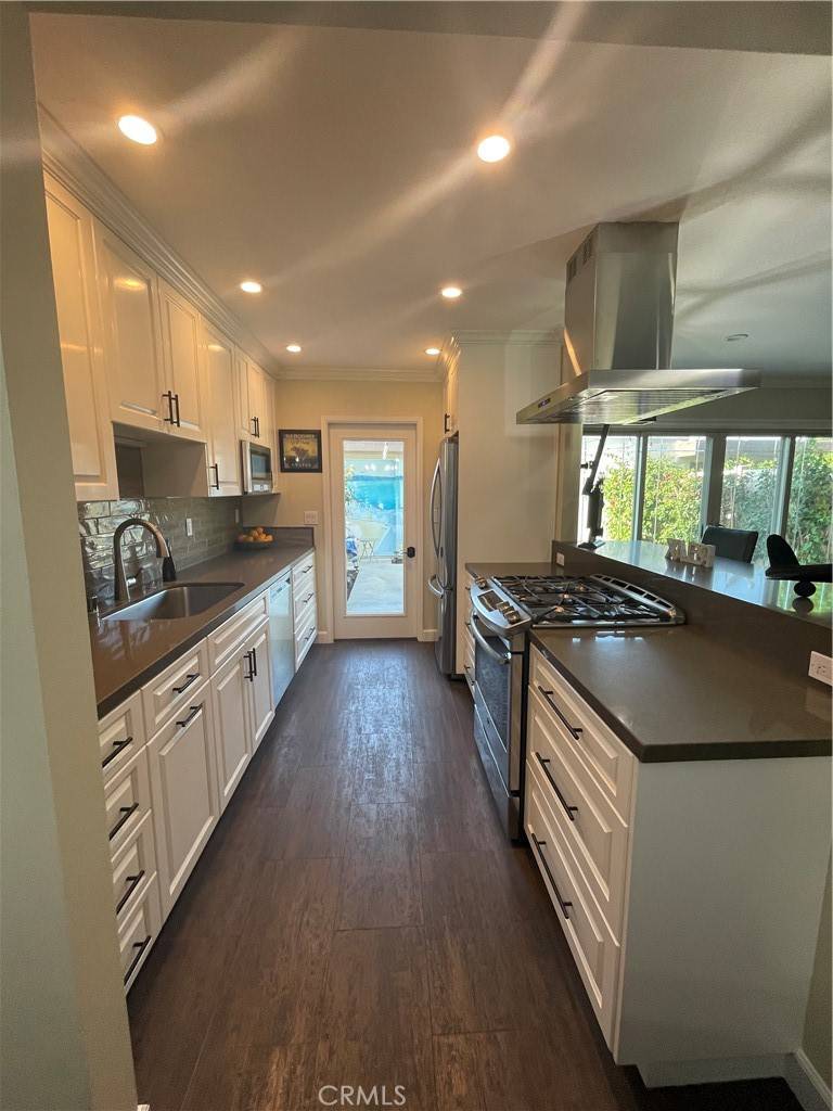 Huntington Beach, CA 92646,9852 Coral Cove CIR