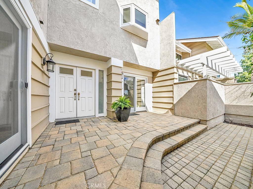 Irvine, CA 92604,4 Lakeview