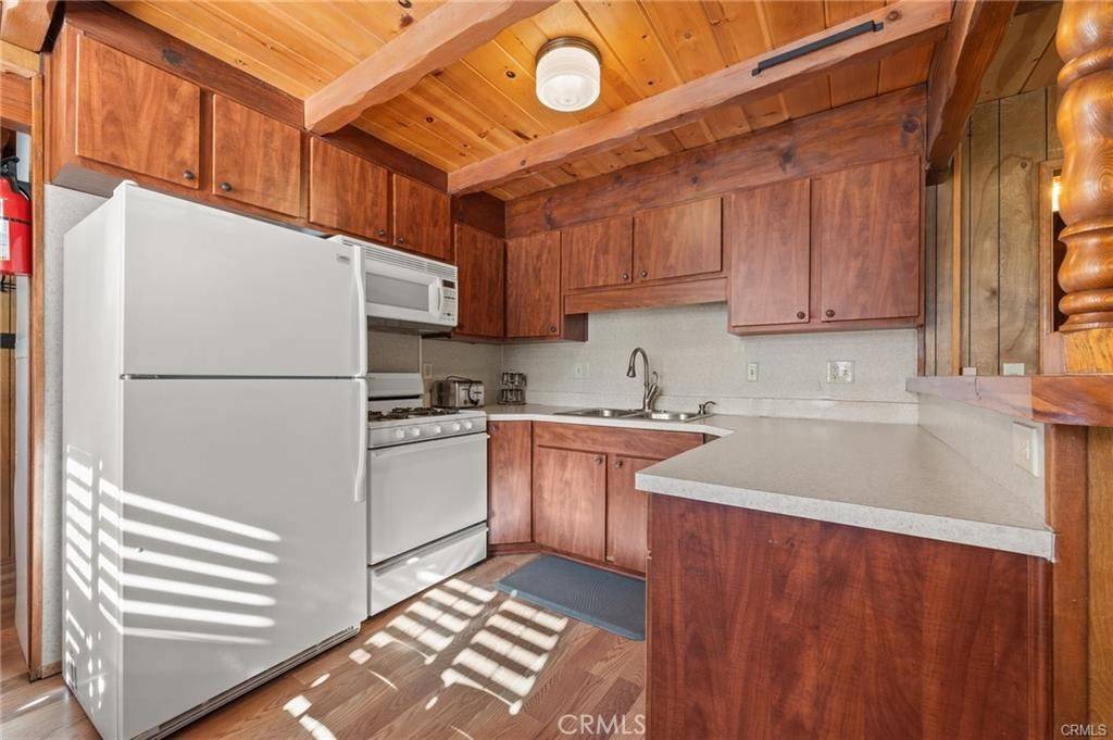 Sugarloaf, CA 92386,130 Maple LN