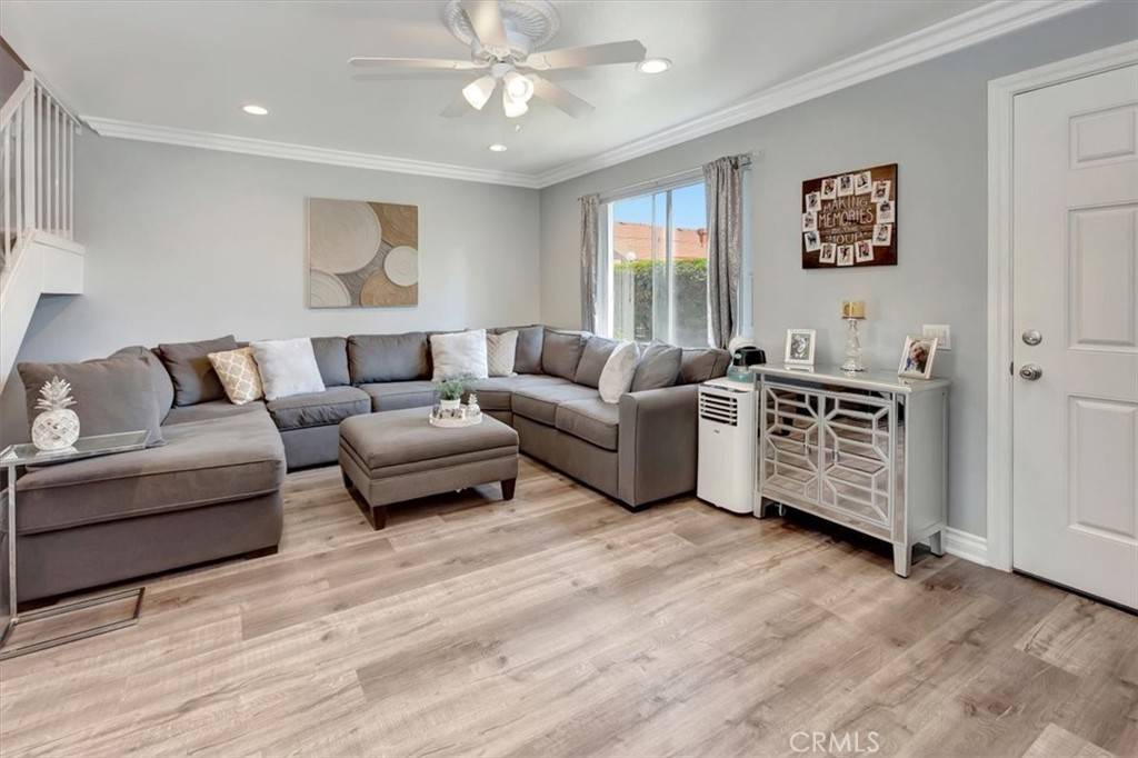 Santa Ana, CA 92707,370 Carriage DR #B