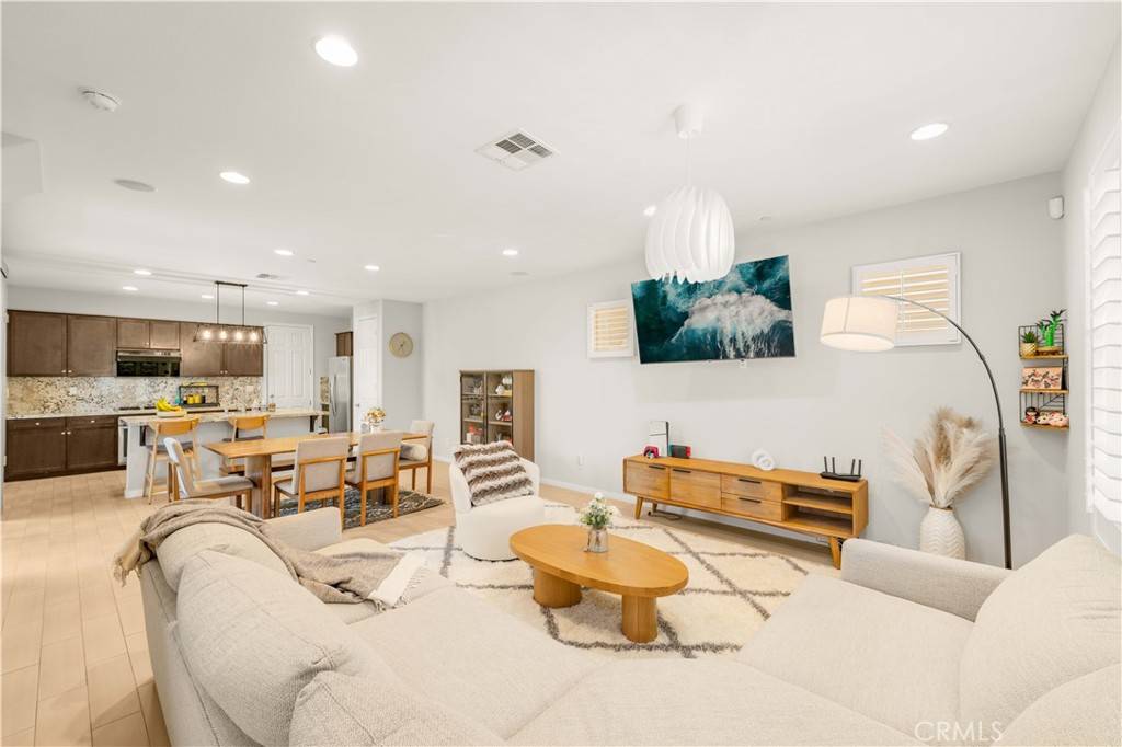 Eastvale, CA 92880,7169 Logsdon DR