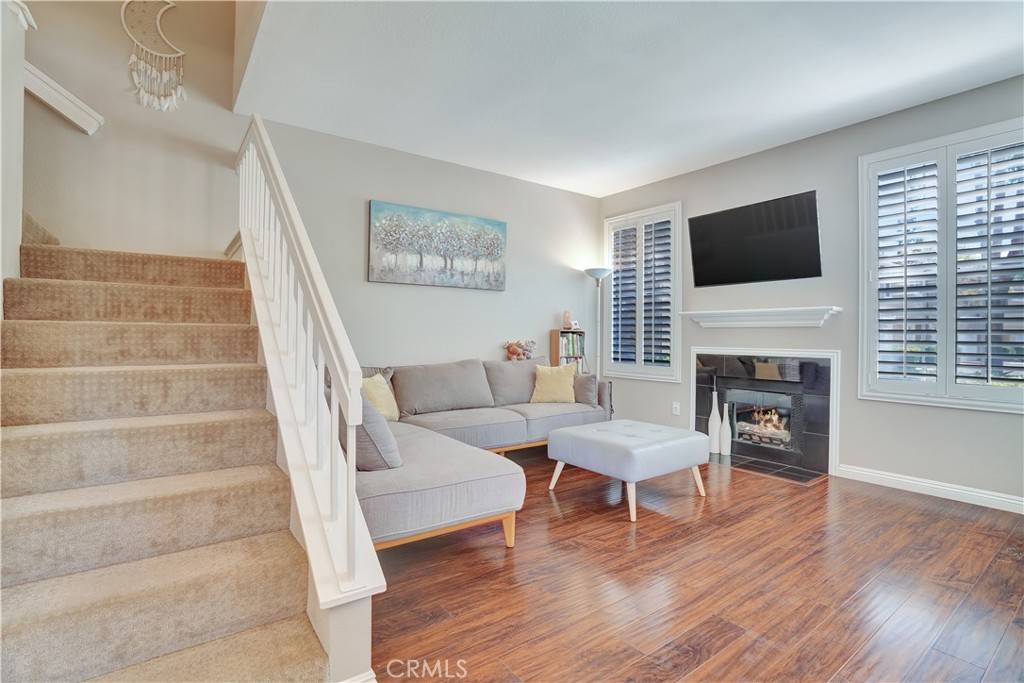 Tustin, CA 92782,234 Gallery WAY