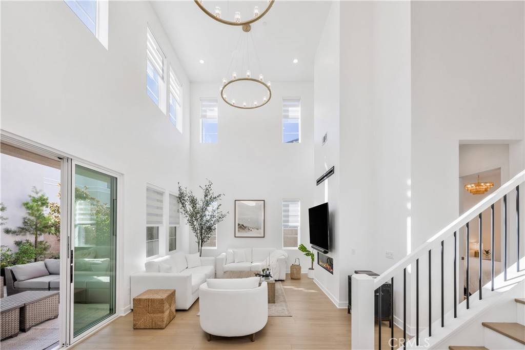 Lake Forest, CA 92630,121 Fremont