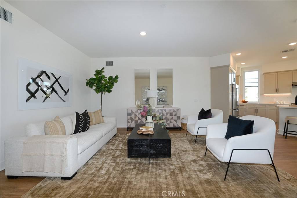 Huntington Beach, CA 92648,414 Main #400