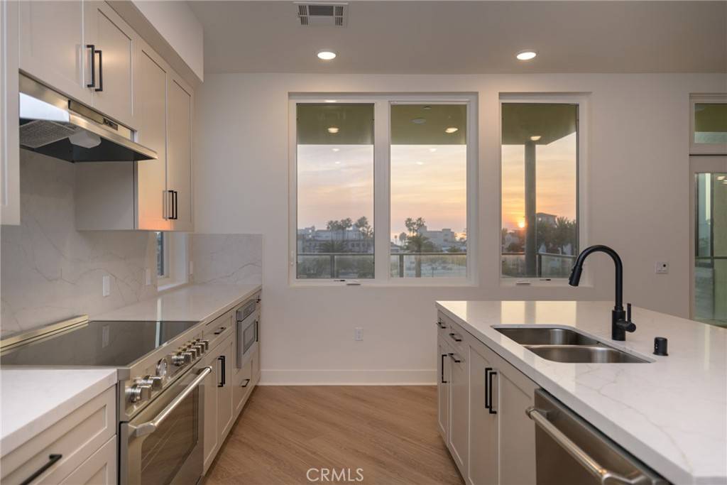 Huntington Beach, CA 92648,414 Main #400
