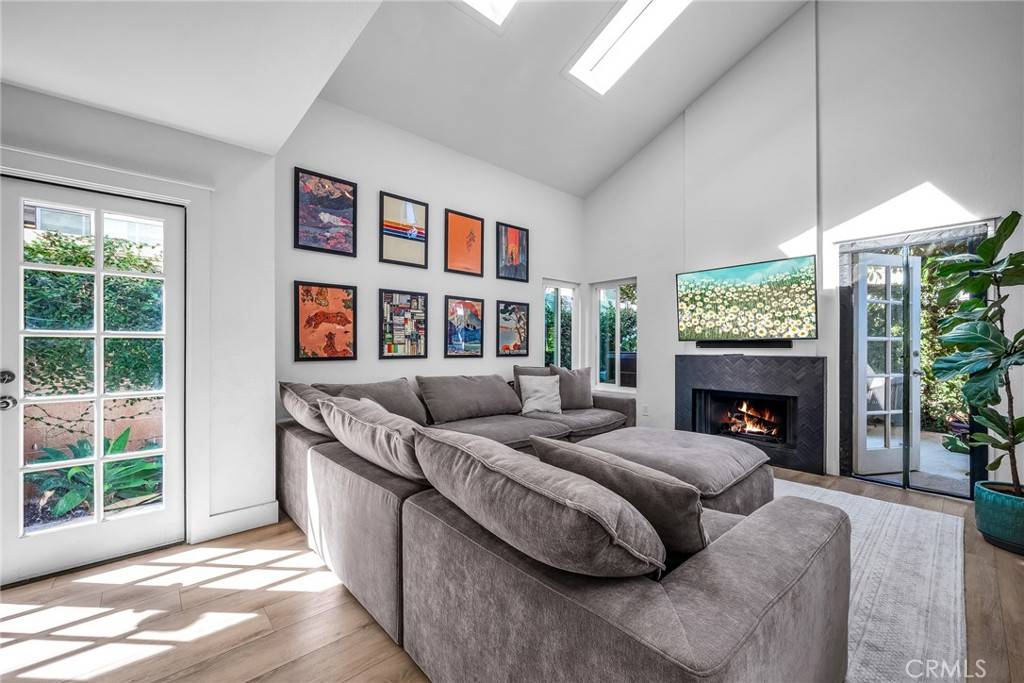 Costa Mesa, CA 92627,117 E Wilson ST #3