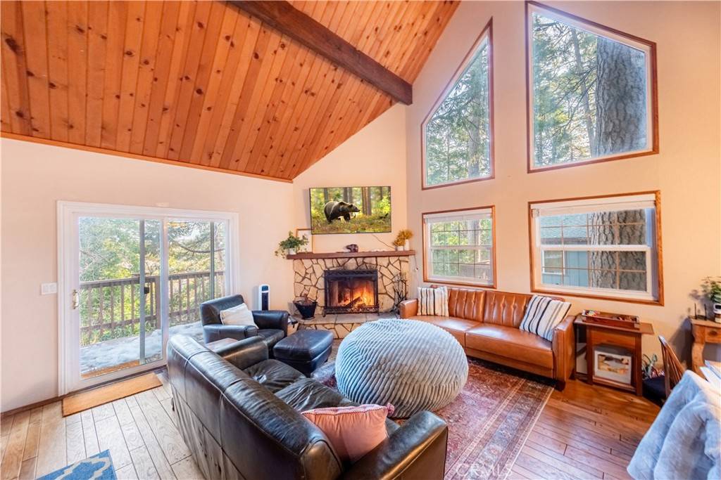 Crestline, CA 92325,23804 Lakeview DR