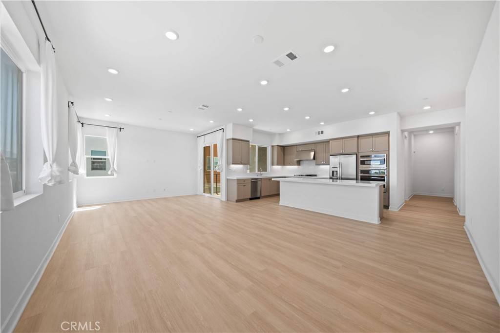 Irvine, CA 92618,175 Baluster