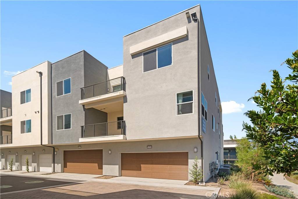 Irvine, CA 92618,175 Baluster
