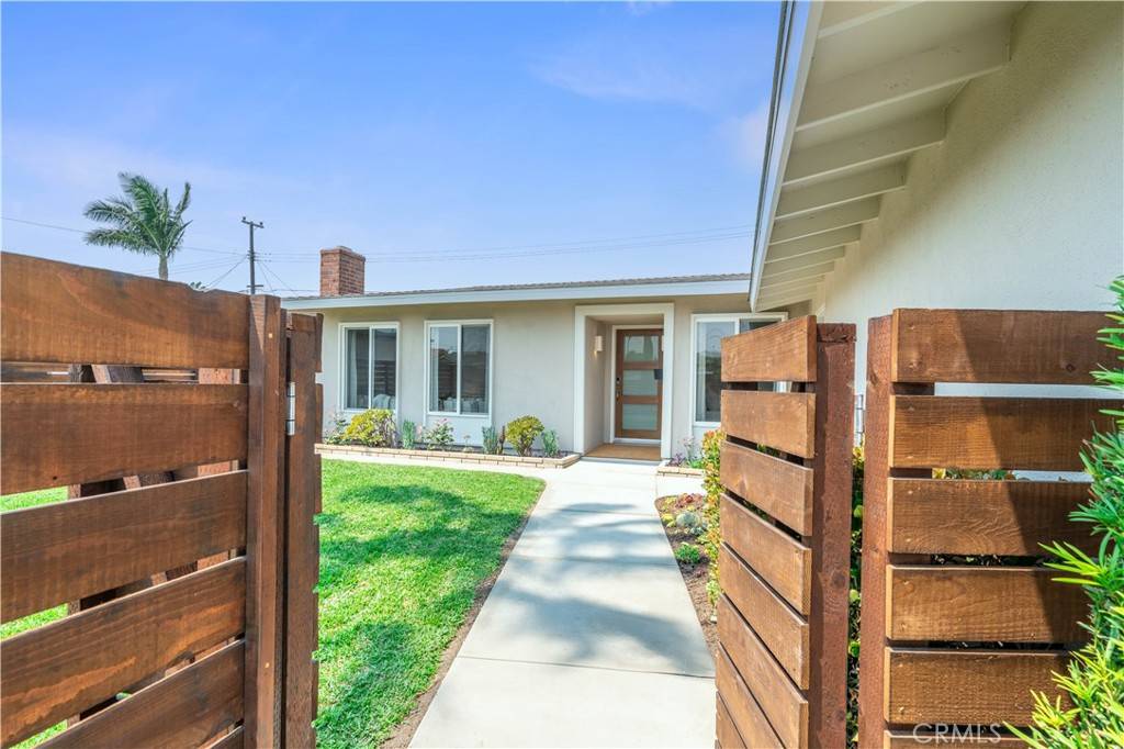 Costa Mesa, CA 92626,2957 Royal Palm DR