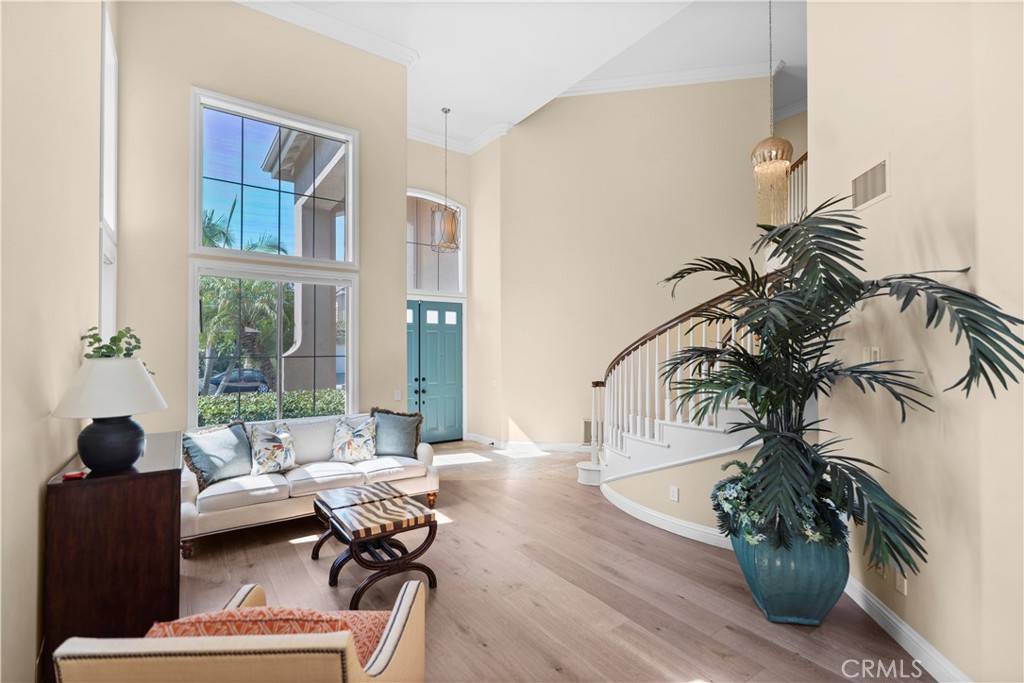 Irvine, CA 92606,23 Arbusto