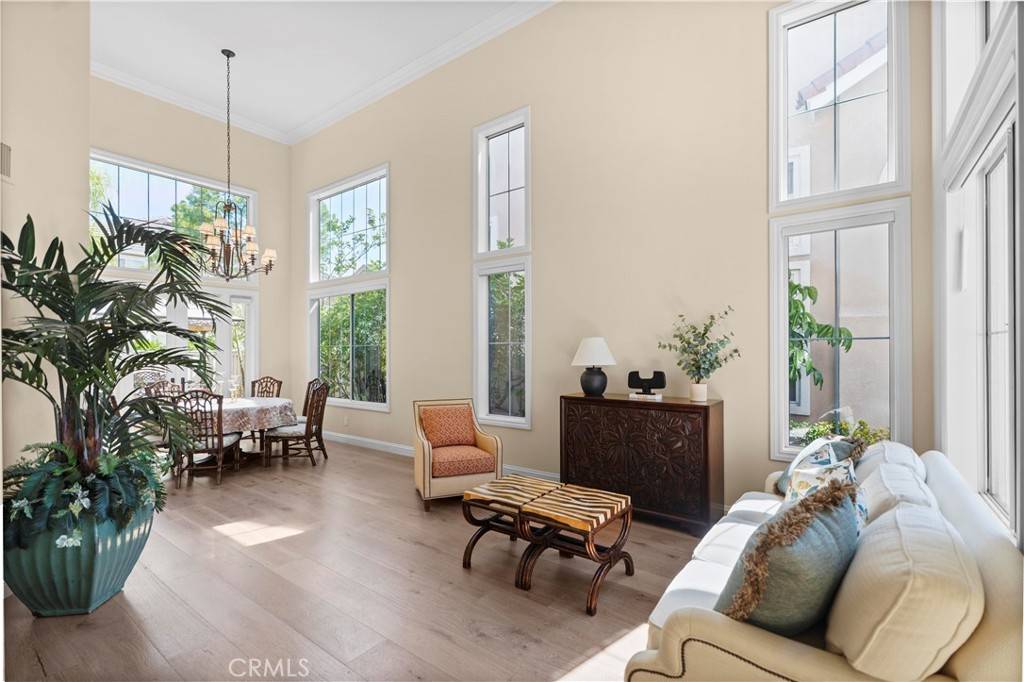 Irvine, CA 92606,23 Arbusto