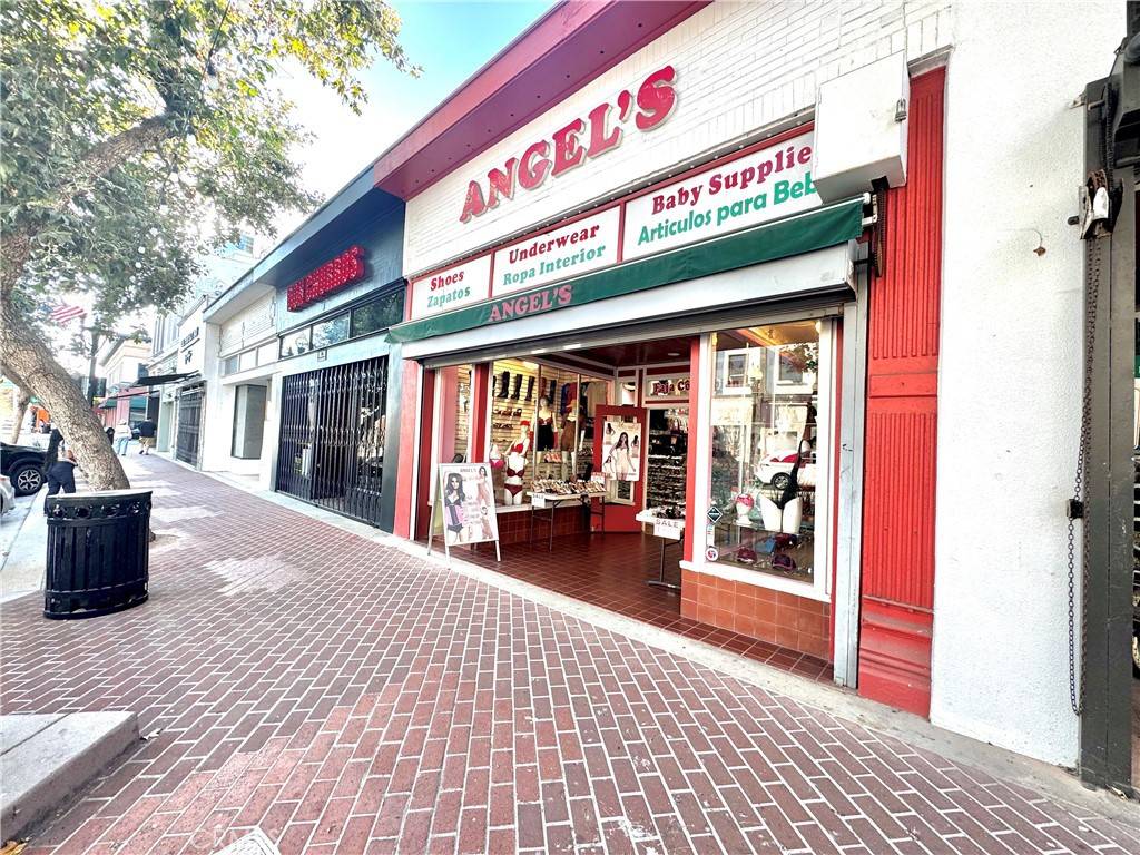 Santa Ana, CA 92701,213 W 4th ST