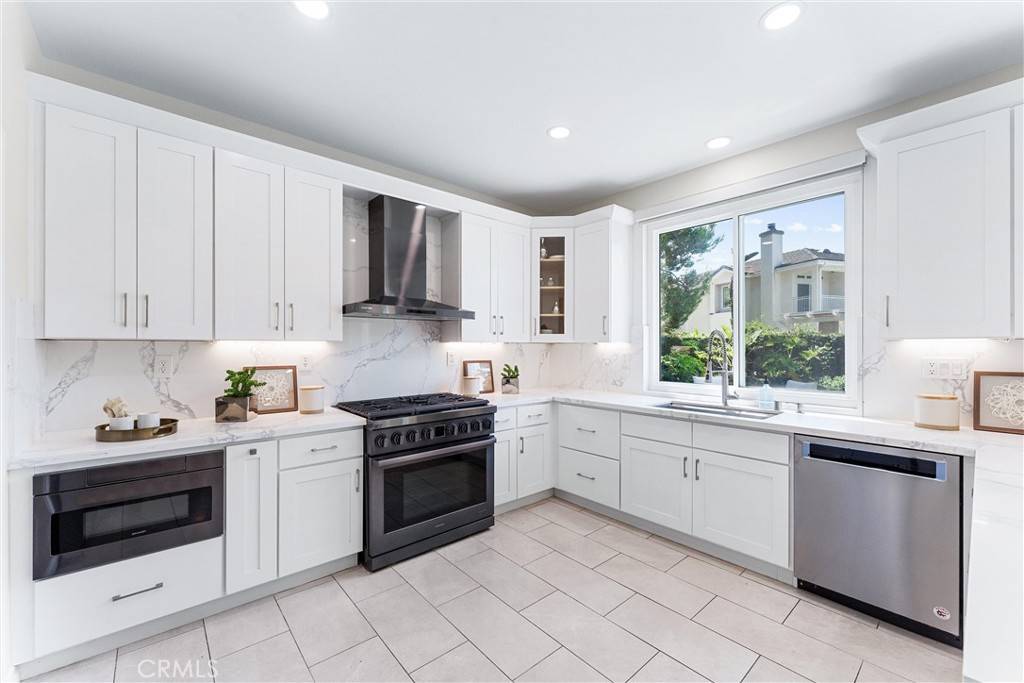 Irvine, CA 92606,2 Washington