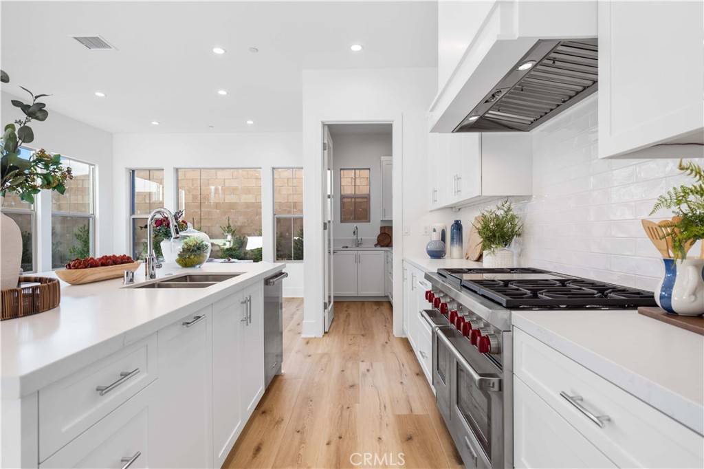 Irvine, CA 92618,307 Brimwood