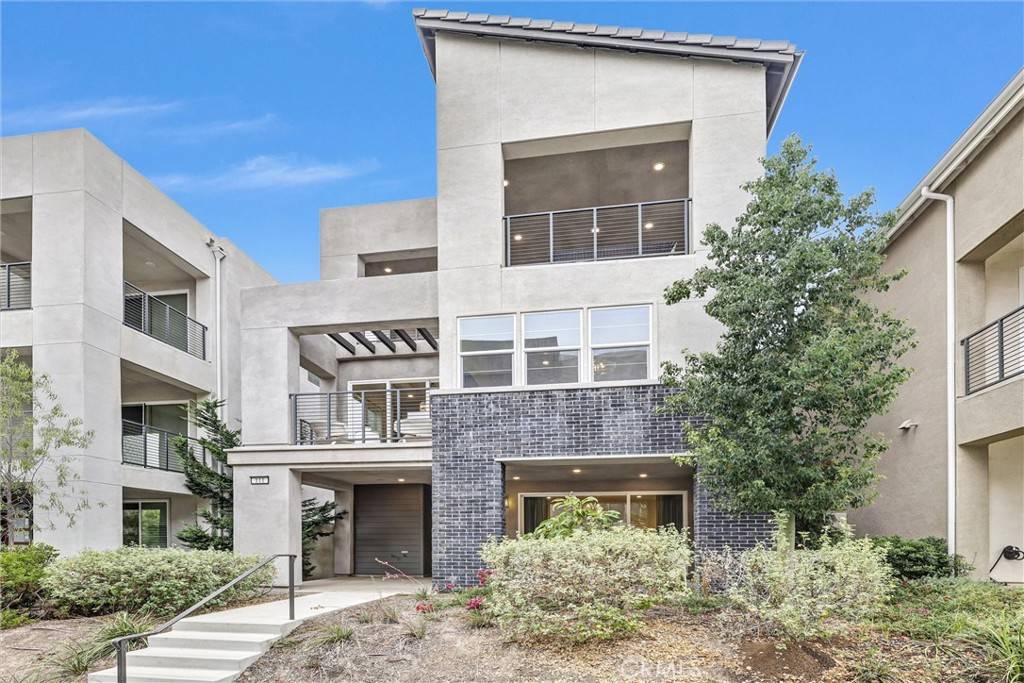 Irvine, CA 92618,111 Glance