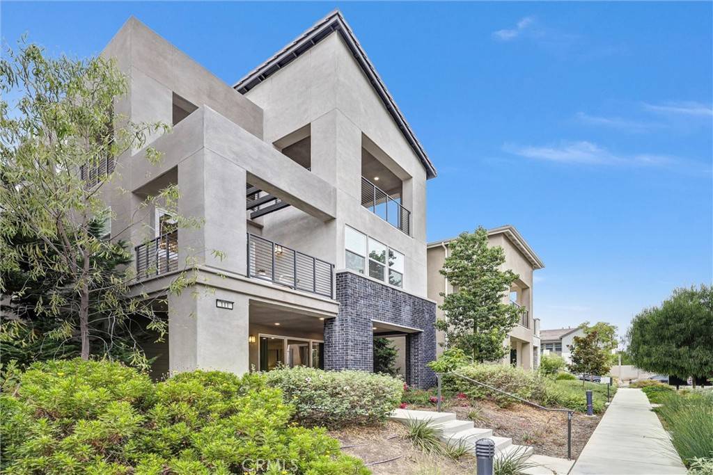 Irvine, CA 92618,111 Glance